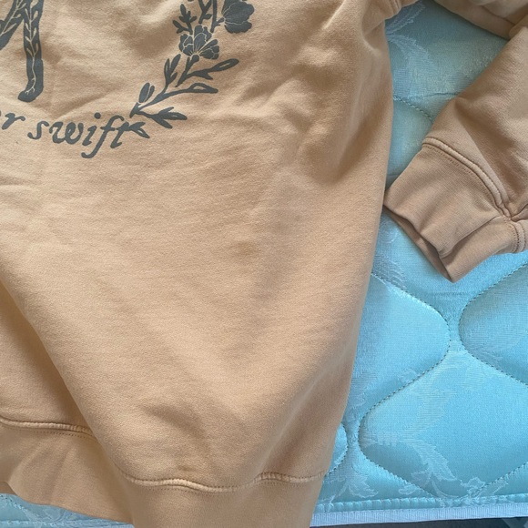 Taylor Swift Sweatshirt - Picture 10 of 11